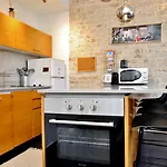 Vacation Apartment In Tlv Next To Hilton Beach With Balcony